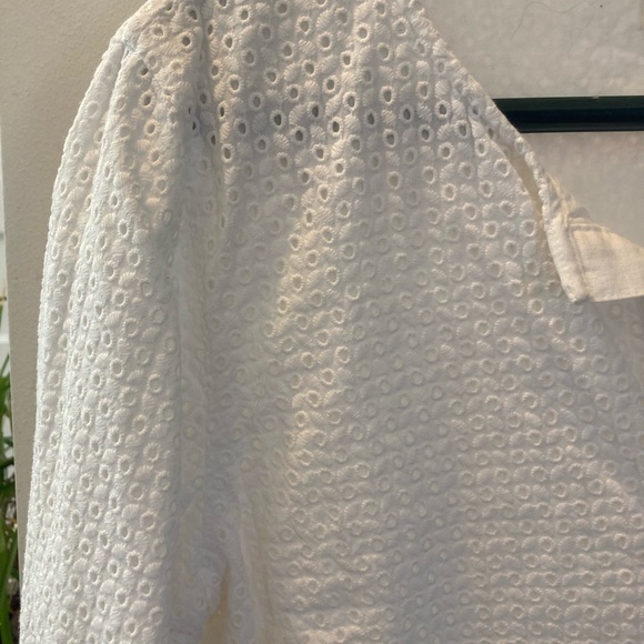 Liz Claiborne crisp white tunic top in eyelet. Fully lined - Picture 2 of 4